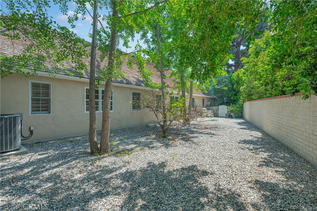 2170 Lombardy Property Photo 57
