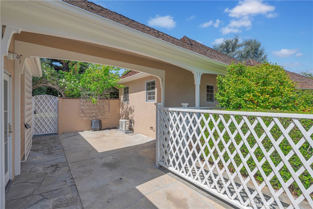 2170 Lombardy Property Photo 58