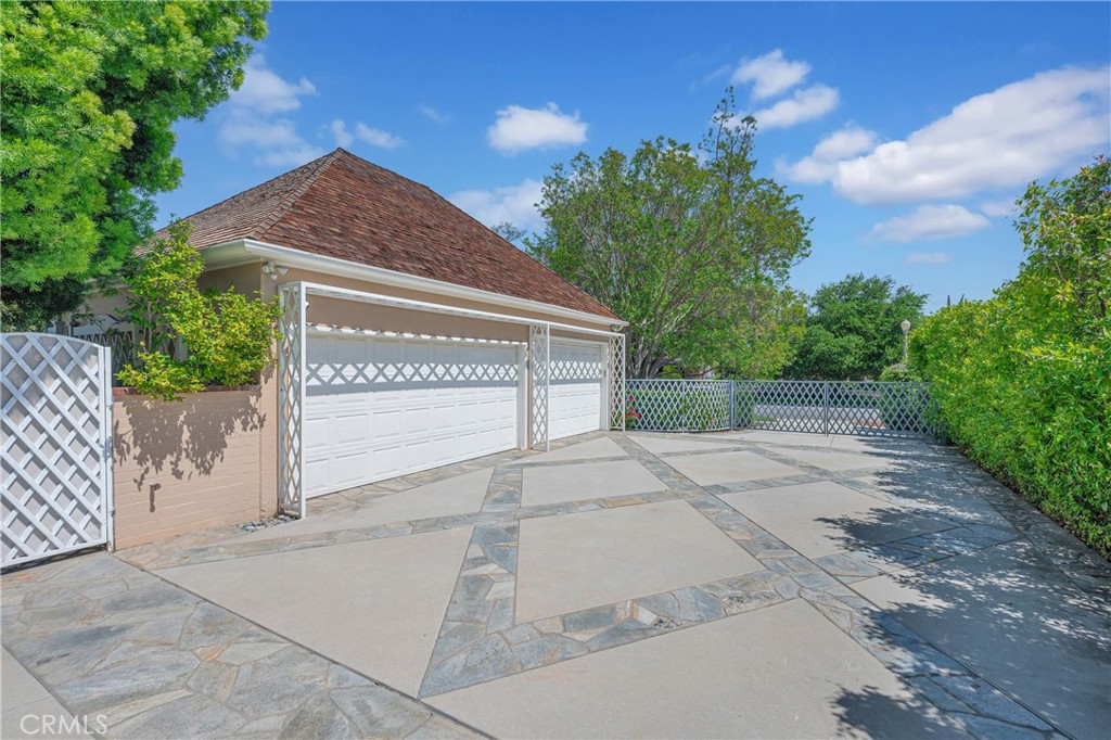 2170 Lombardy Property Photo 62