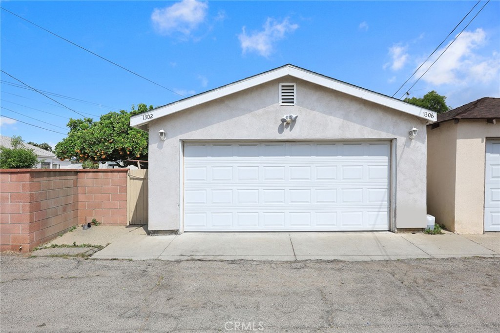 1306 W 1st Street Property Photo 26