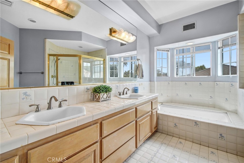 717 E Camino Real Property Photo 35