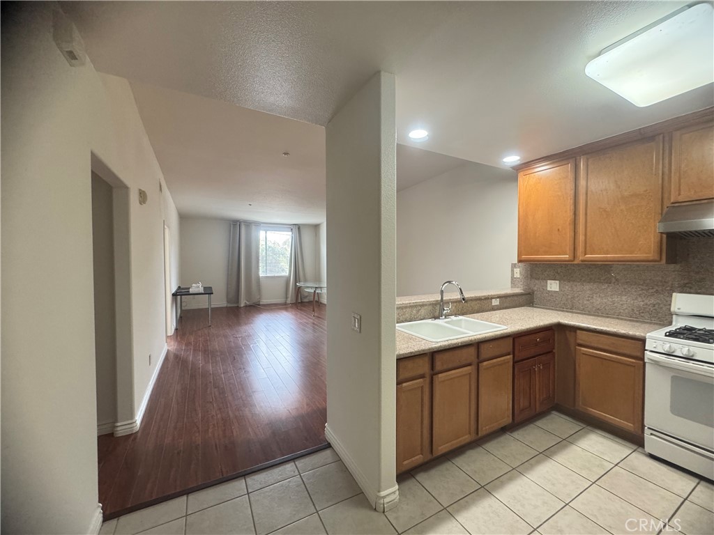 923 EAST VALLEY BLVD Property Photo 1