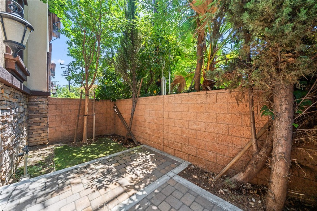 656 West Huntington Drive K-1 Property Photo 7