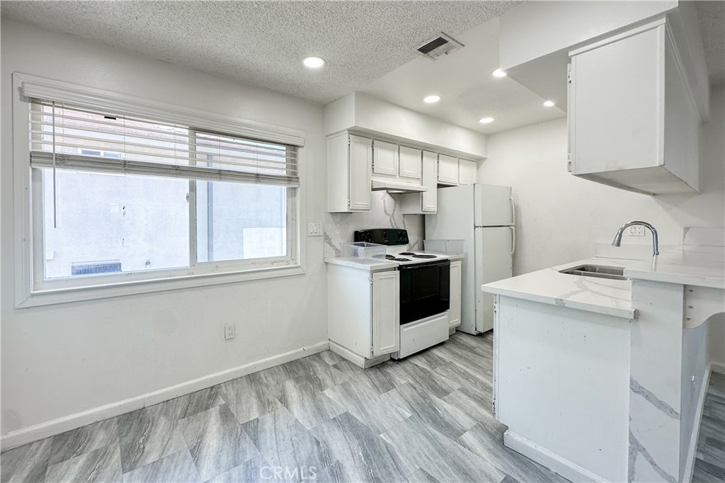 3511 Rainbow Property Photo 3