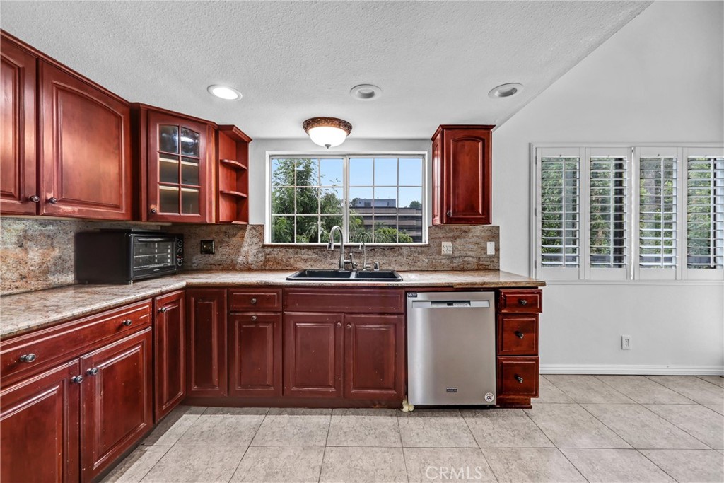 3334 Oak Glen Property Photo 14