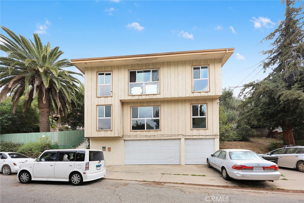 2575 Riverside Terrace Property Photo 3