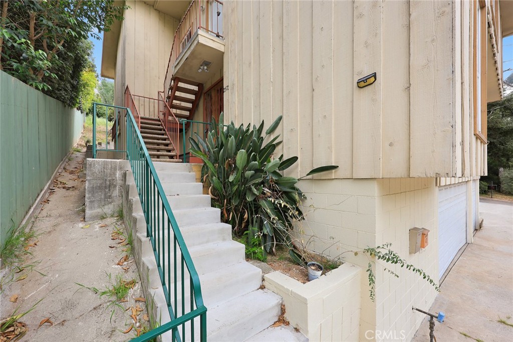 2575 Riverside Terrace Property Photo 6
