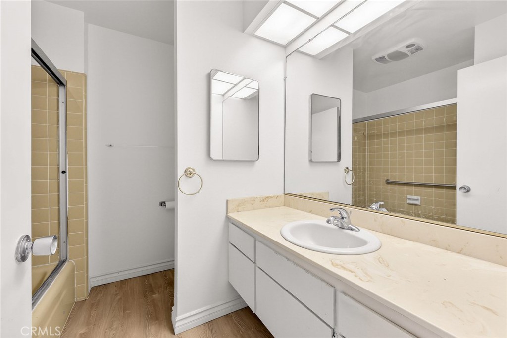 2575 Riverside Terrace Property Photo 20