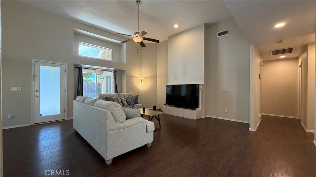 1145 E Woodhaven Lane Property Photo 6