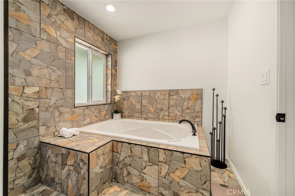 3742 Pilgrims Way Property Photo 20