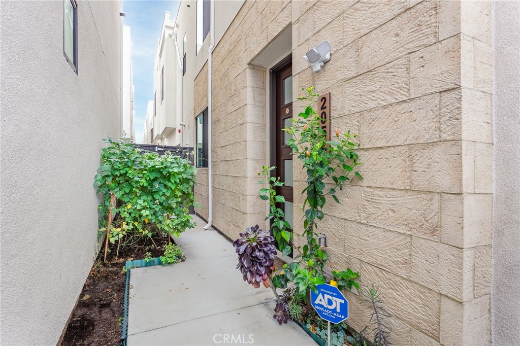 2054 Mylitta Property Photo 3