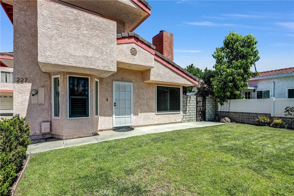 227 California Street A Property Photo 4