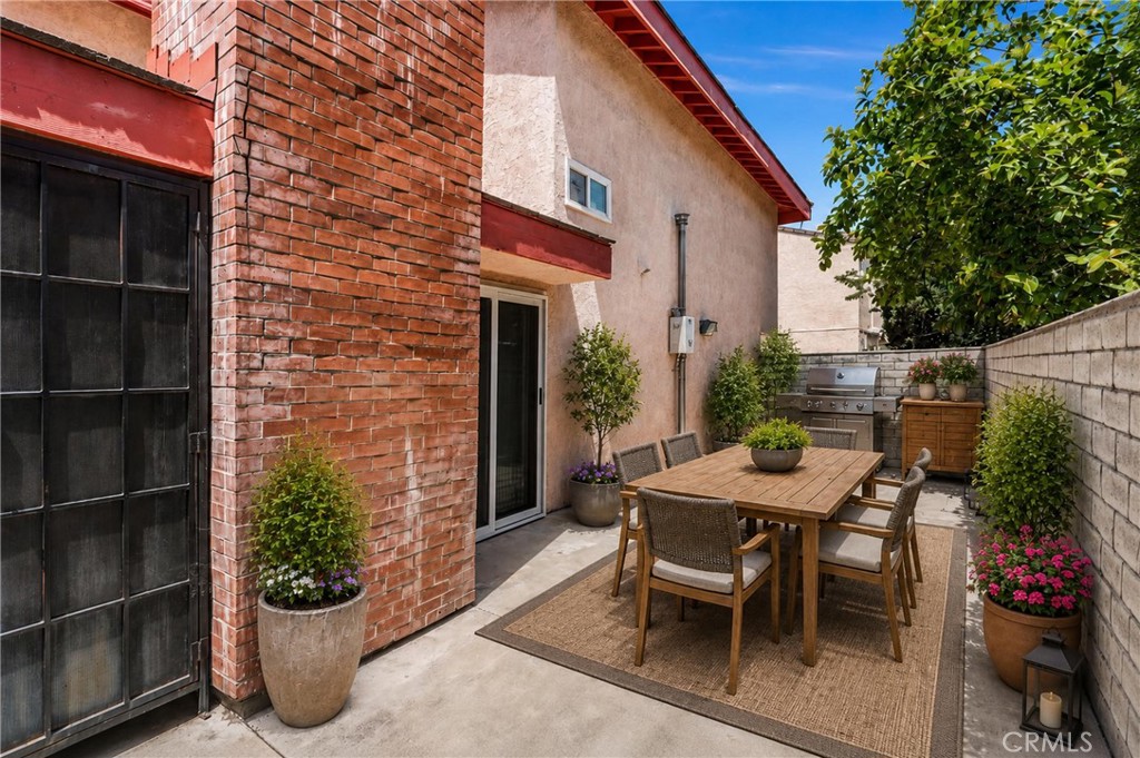 227 California Street A Property Photo 7