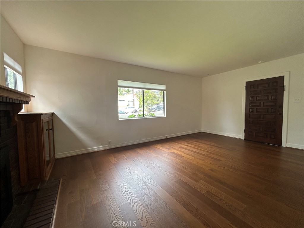 214 E Stocker Street Property Photo 4