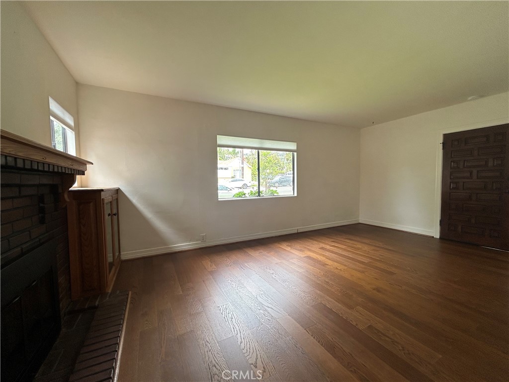 214 E Stocker Street Property Photo 5