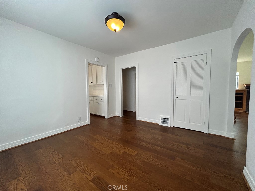 214 E Stocker Street Property Photo 8