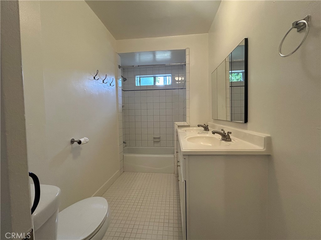 214 E Stocker Street Property Photo 17