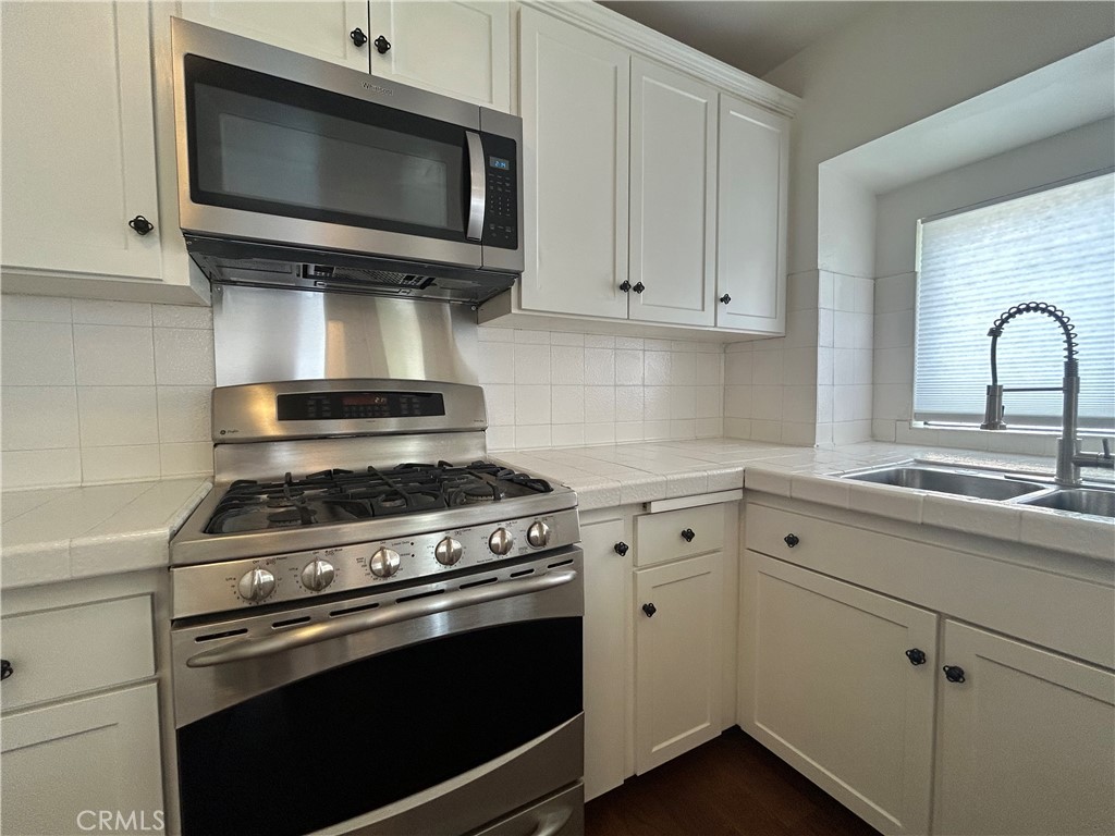 214 E Stocker Street Property Photo 27
