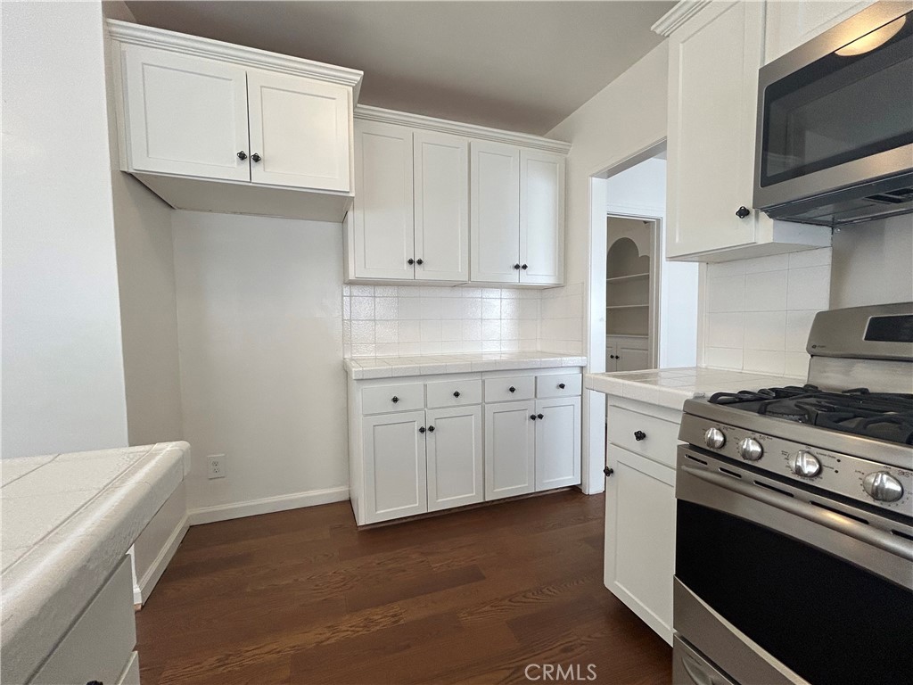 214 E Stocker Street Property Photo 28