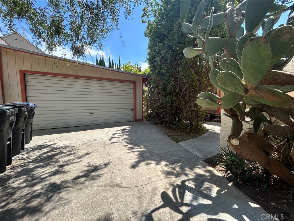 214 E Stocker Street Property Photo 31