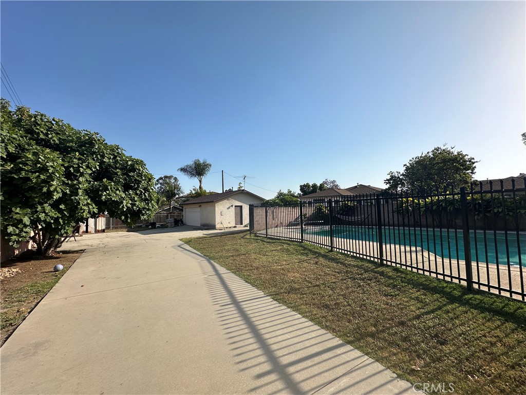 9416 Broadway Property Photo 4