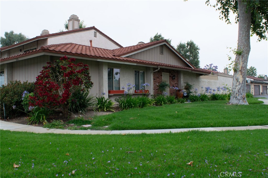 5108 Benito Street Property Photo 1