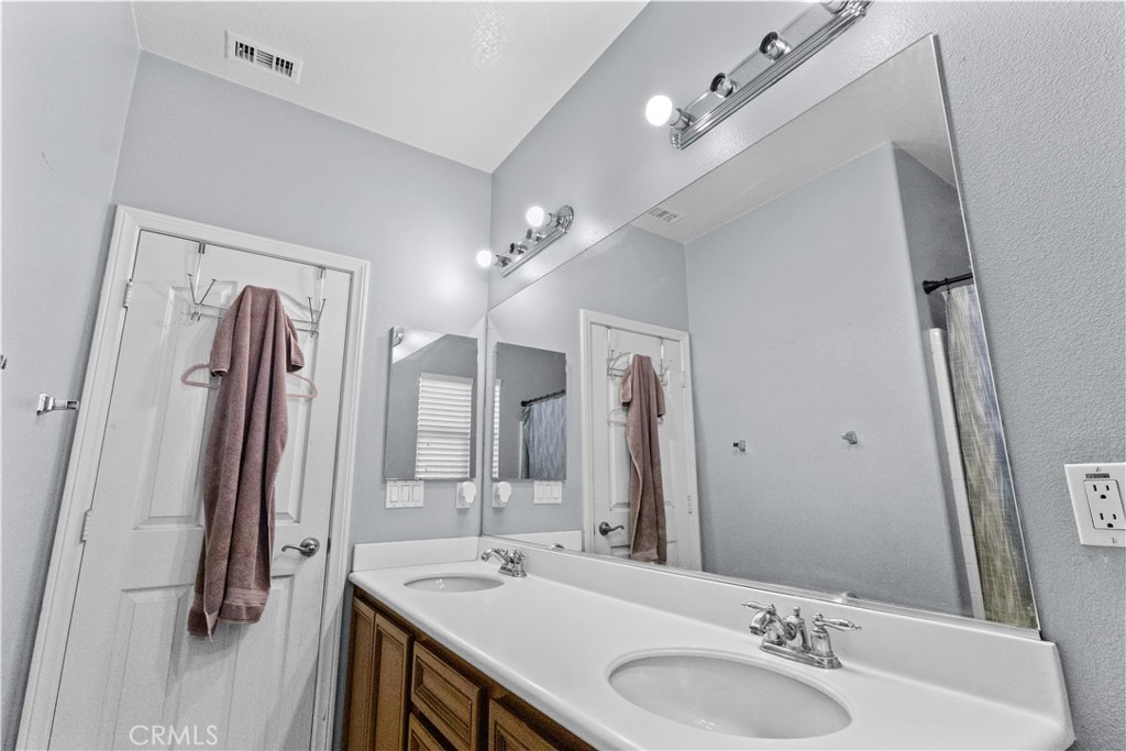 8740 Founders Grove Property Photo 23