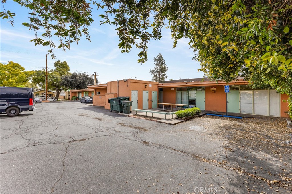 1245 E Walnut Street Property Photo 10
