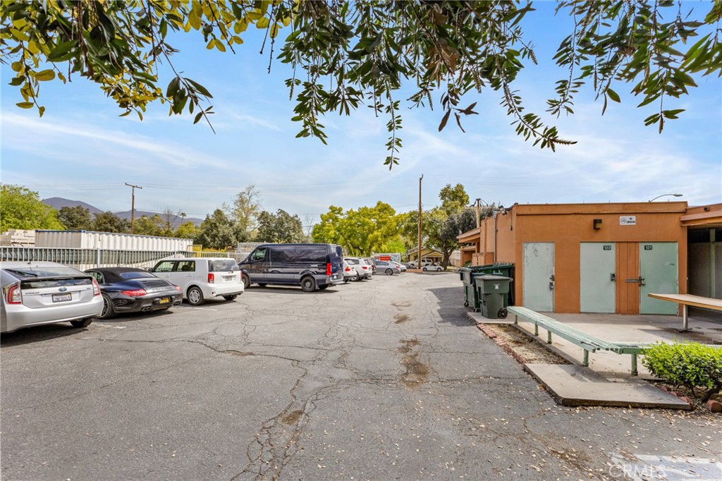 1245 E Walnut Street Property Photo 11