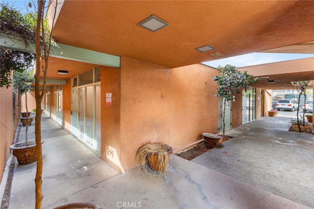 1245 E Walnut Street Property Photo 12