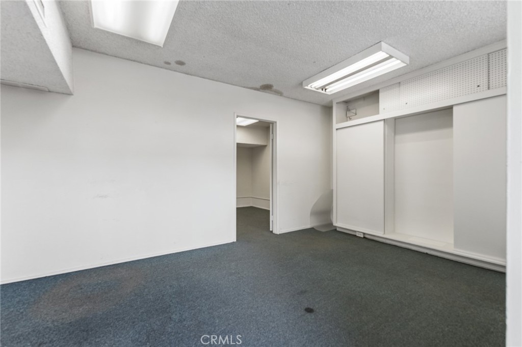 1245 E Walnut Street Property Photo 15