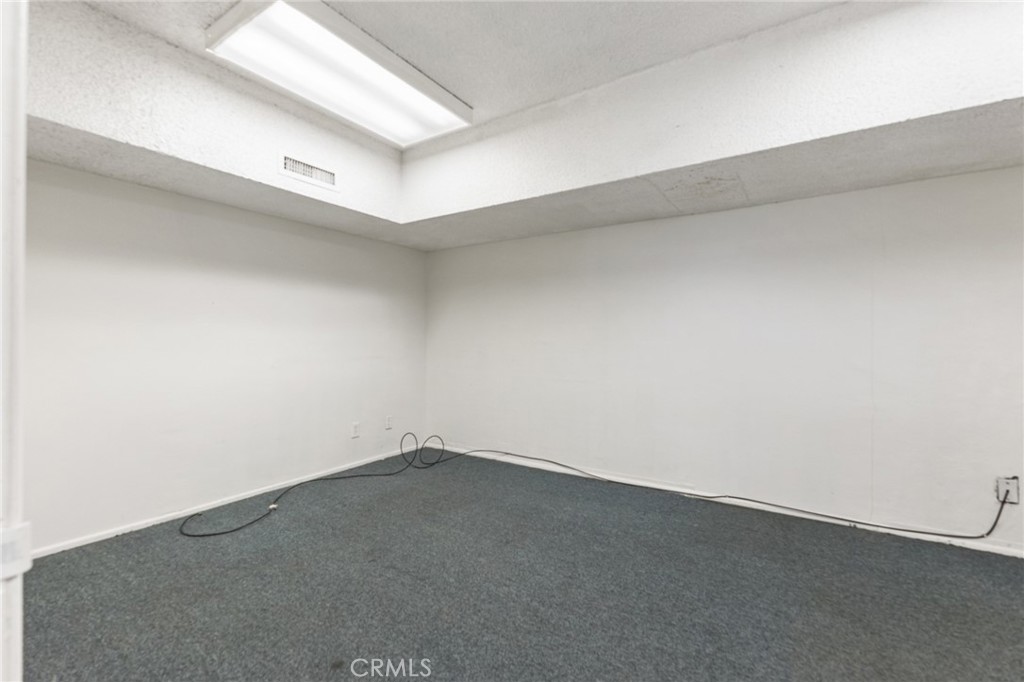 1245 E Walnut Street Property Photo 17