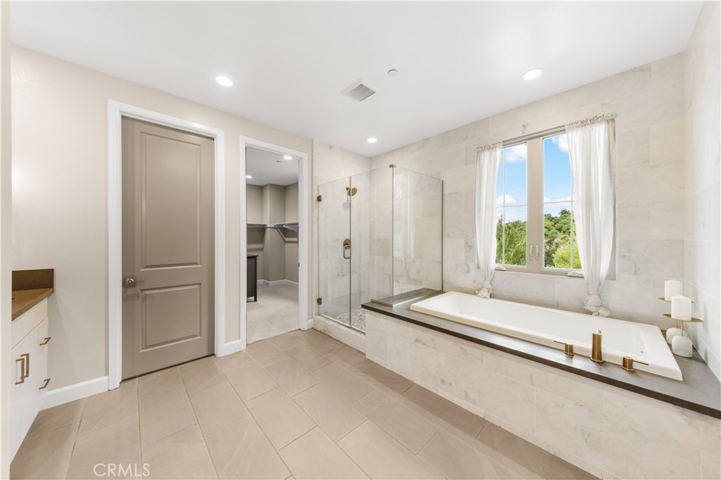 121 Whisper Rock Property Photo 29