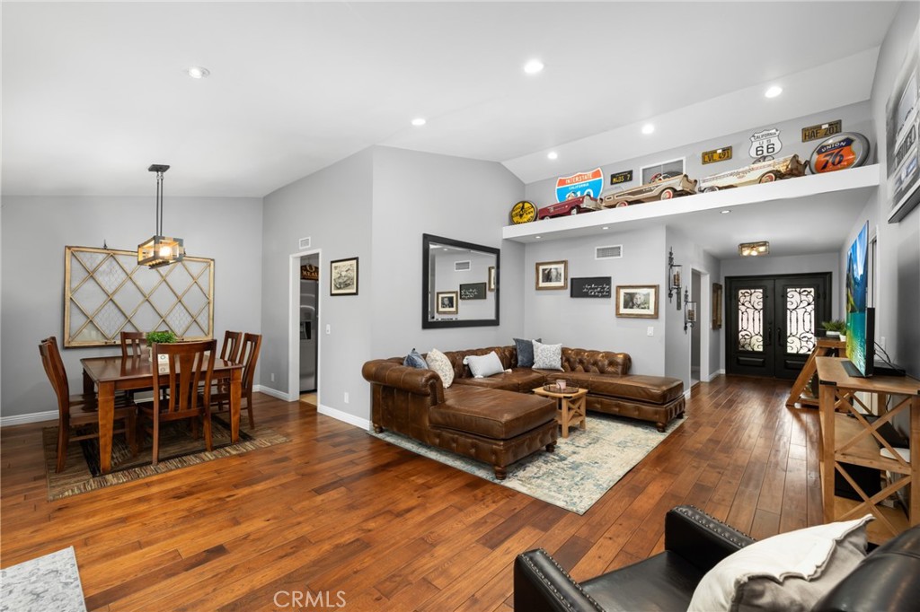 264 E Radcliffe Drive Property Photo 12