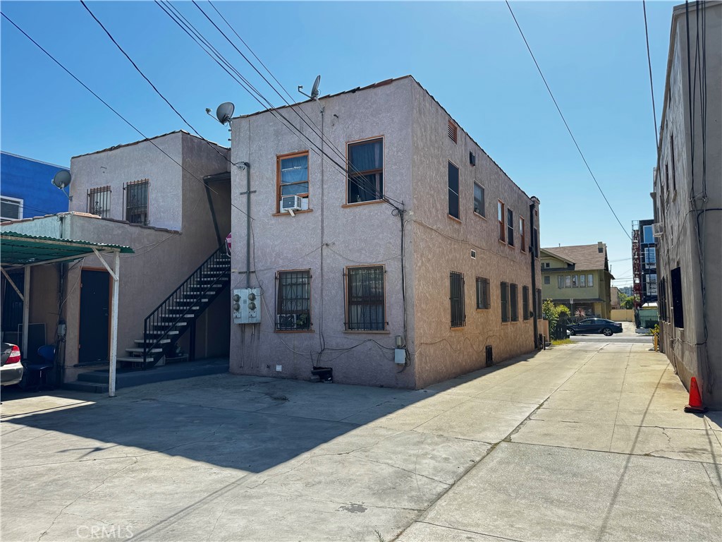 3110 Raymond Ave Property Photo 4