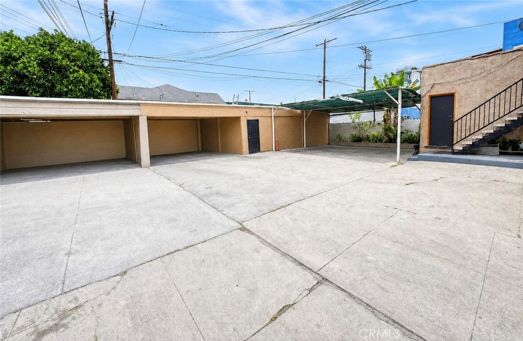 3110 Raymond Ave Property Photo 5