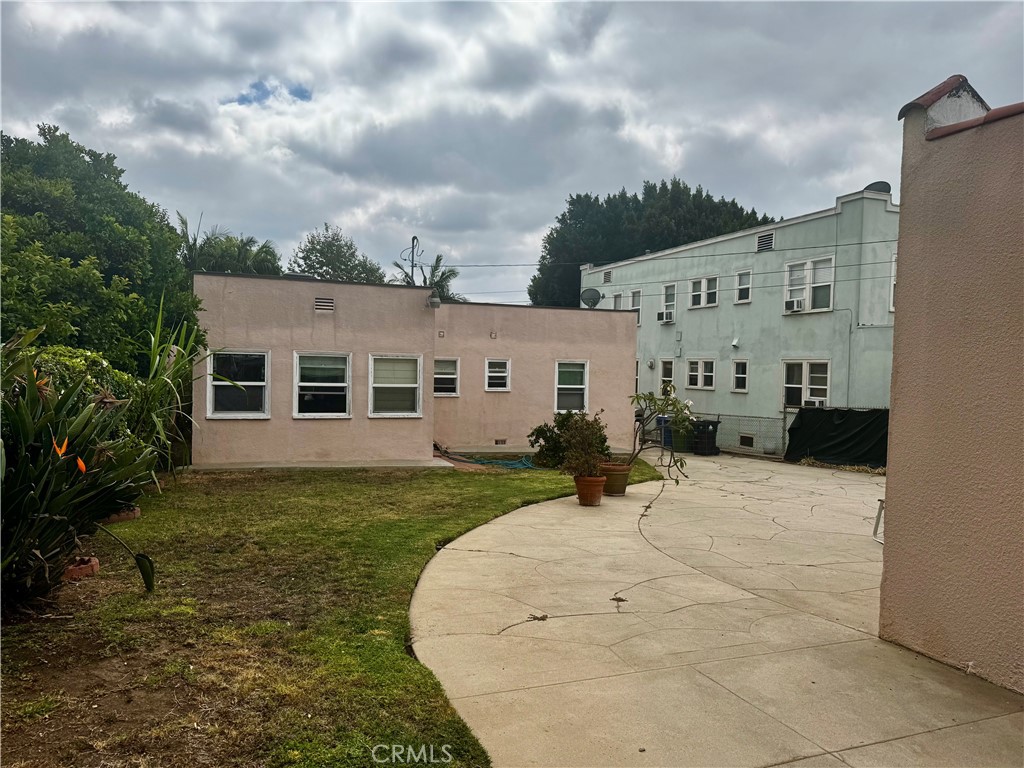 1553 N Commonwealth Property Photo 15