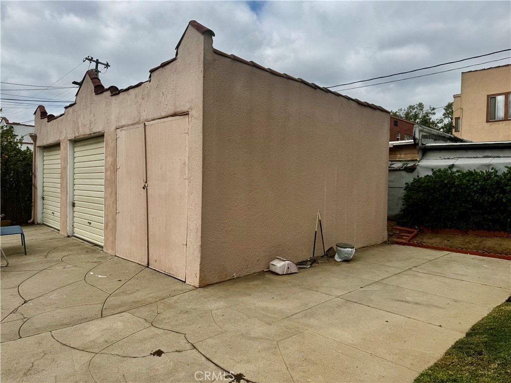 1553 N Commonwealth Property Photo 17