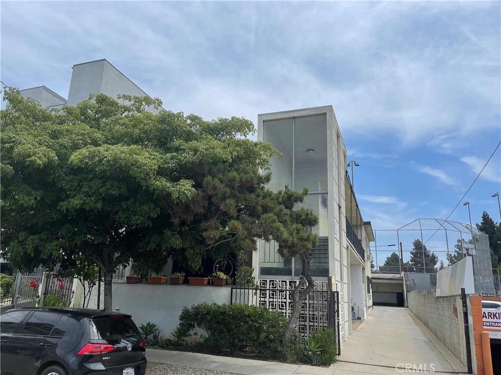 978 S Ardmore Avenue Property Photo 1