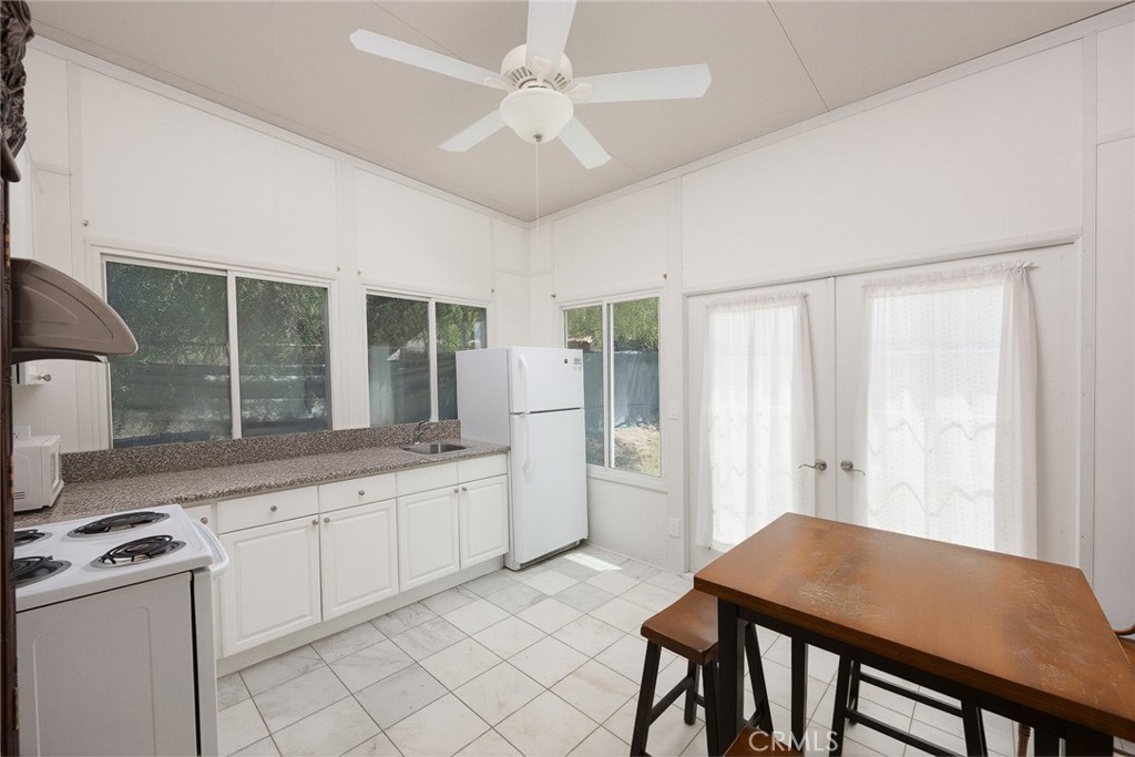1410 Encino Avenue Property Photo 19
