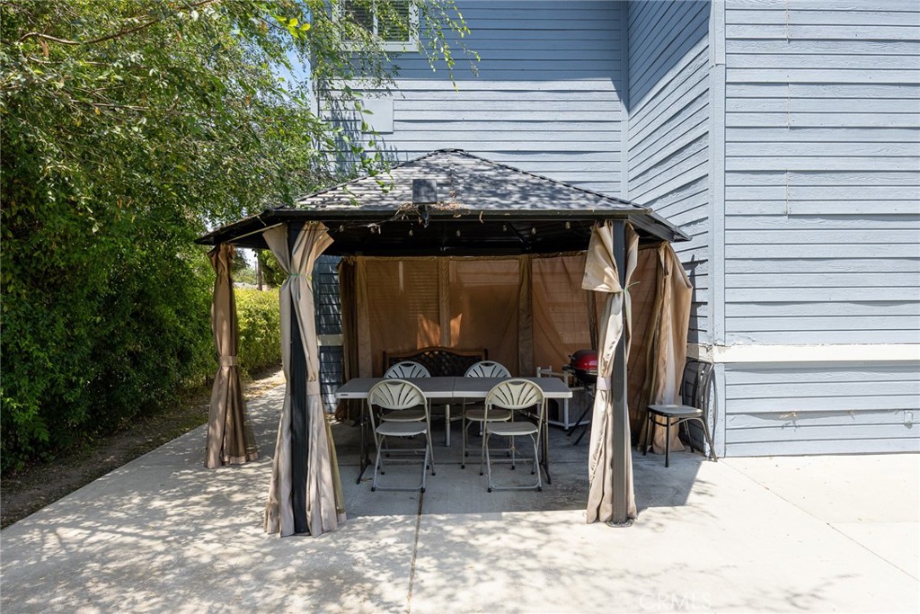 1410 Encino Avenue Property Photo 35