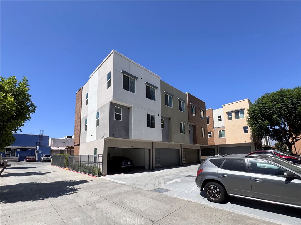 19 S Chapel Avenue C Property Photo 4