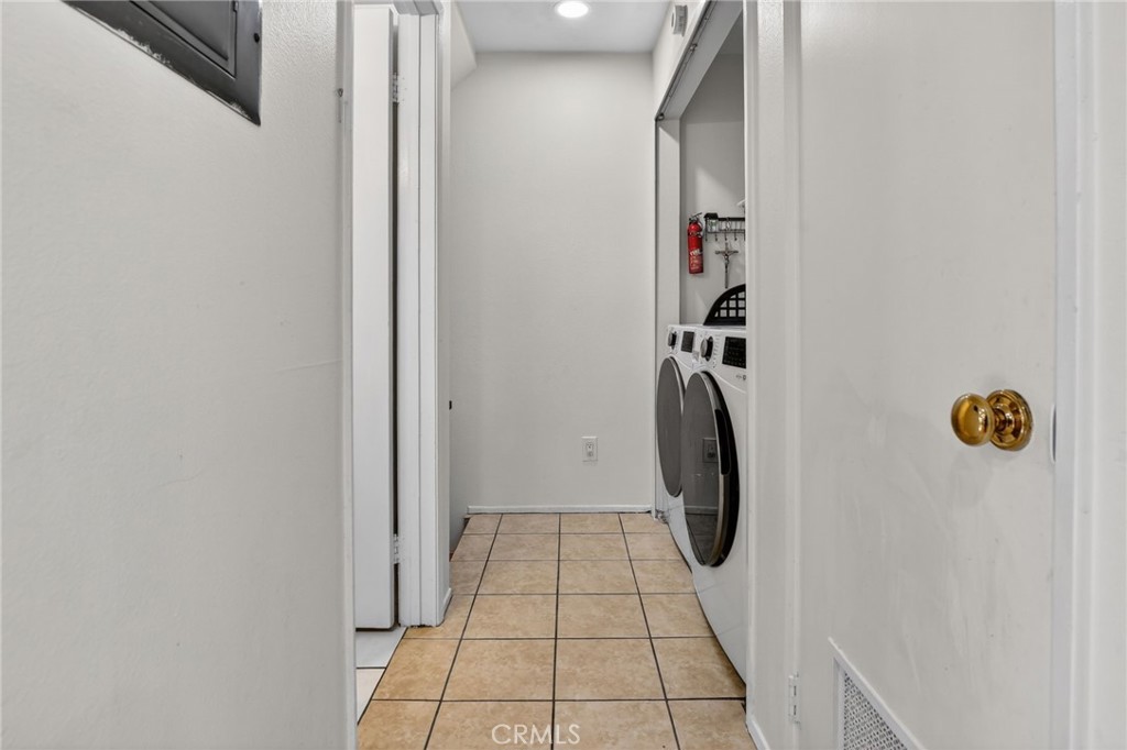 2817 W Grand B Property Photo 10