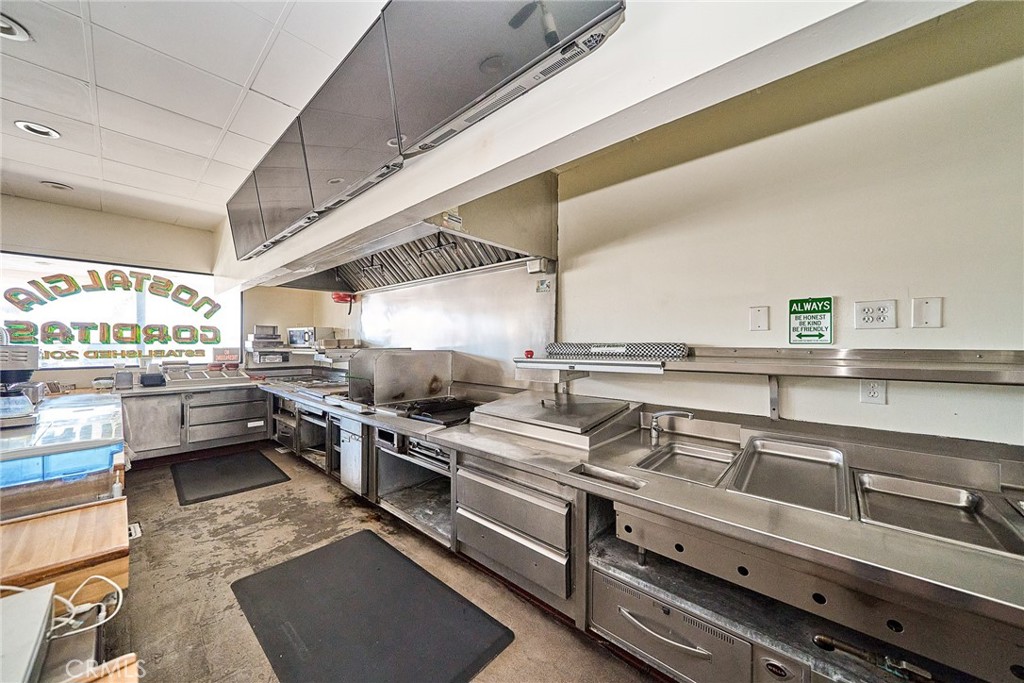 5835 Bellflower Boulevard C Property Photo 5