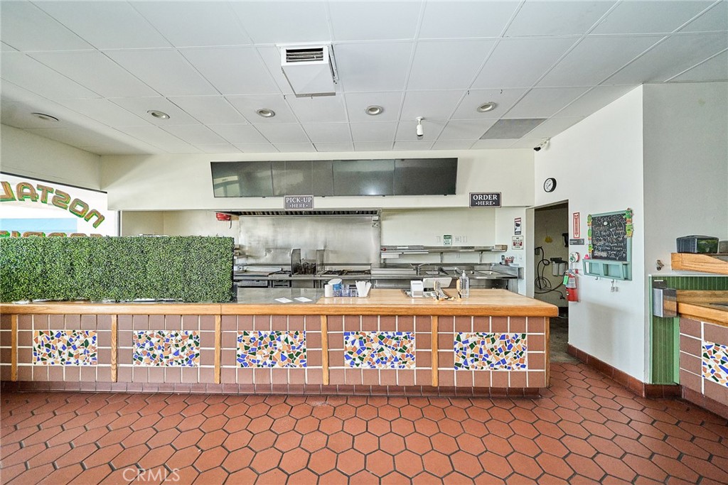 5835 Bellflower Boulevard C Property Photo 9