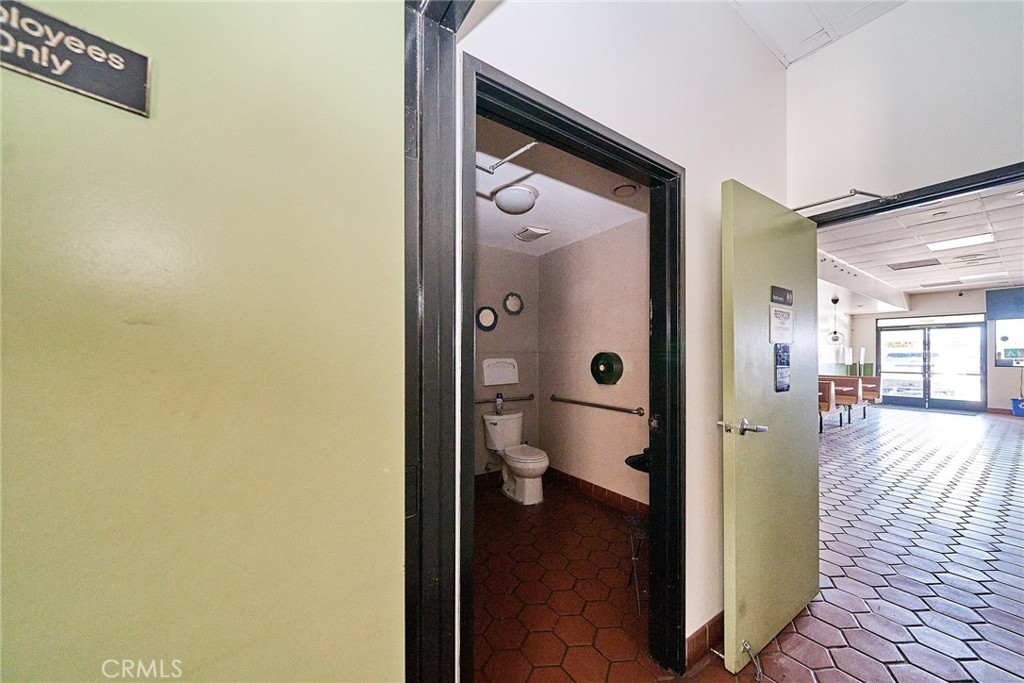 5835 Bellflower Boulevard C Property Photo 12
