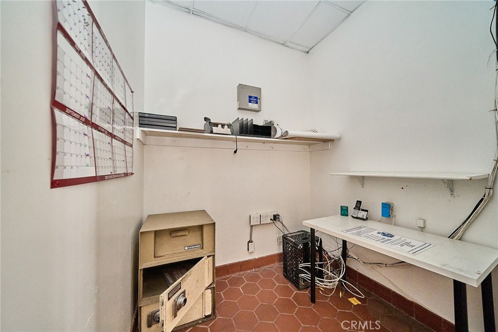 5835 Bellflower Boulevard C Property Photo 14