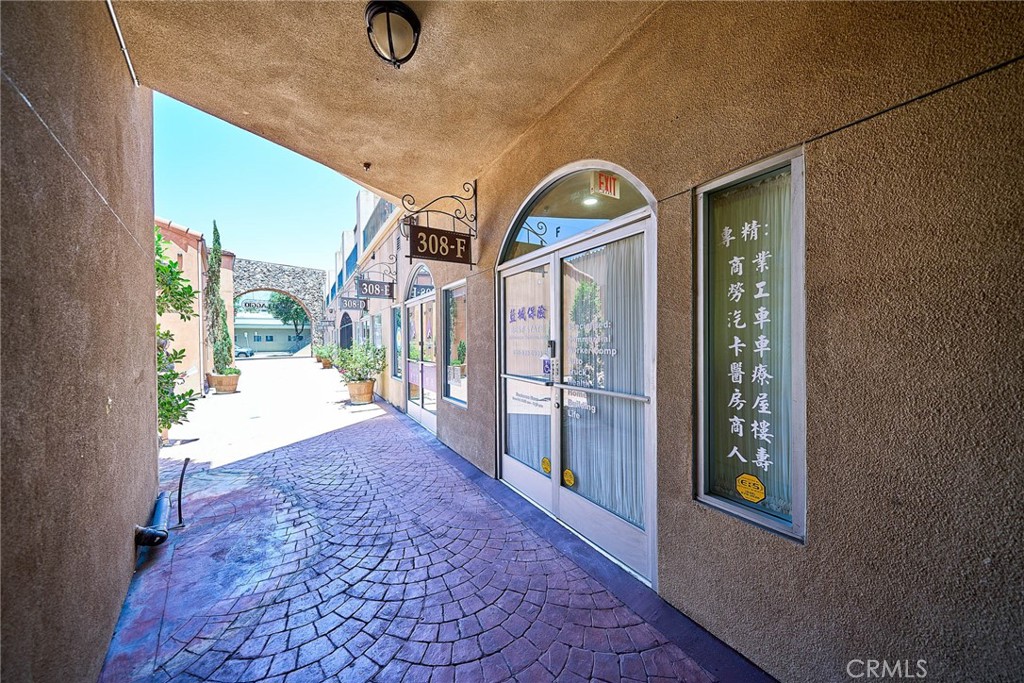 308 S First F Property Photo 3