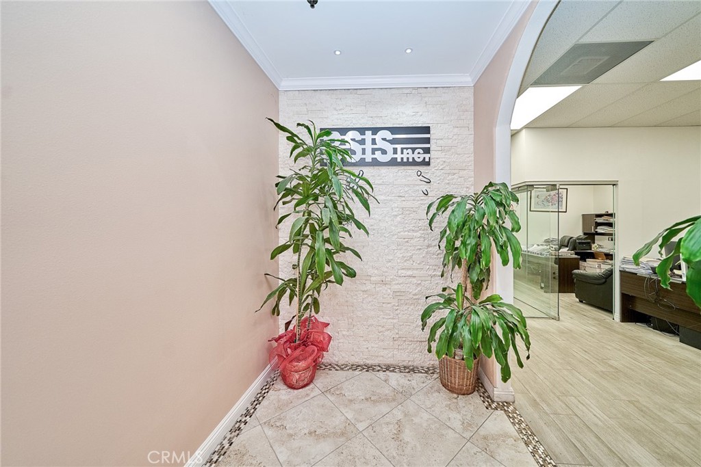 308 S First F Property Photo 5