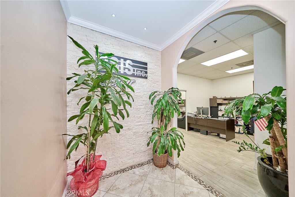 308 S First F Property Photo 6